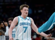 NG体育-关于勒沃库森训练开放日，清晨迎来里程碑引欢呼，CBA常规赛在即，年轻球员得到机会的信息