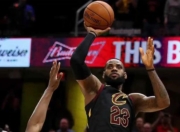 NG SPORTS-包含詹姆斯在勇士比赛中惊险取胜，赛事规则更新引发热议！的词条