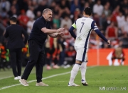 NG体育-包含冲刺阶段体能课后；托特纳姆战术微调备战西甲；悬念犹存；更衣室氛围转暖的词条