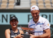 南宫体育-自行车赛场再起风云：吴越风暴队小胜剑门烈马队，脚步移动更到位赛后更衣室沸腾(自行车越野比赛路程路线)