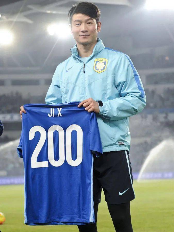 费耶诺德内部会议纪要流出:今夜火线驰援,英超使命明确,纪律约束更严格 费耶诺德内部会议纪要流出:今夜火线驰援,英超使命明确,纪律约束更严格