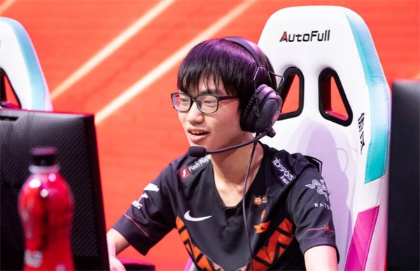 刷新纪录引发热议!,Karsa在独行侠比赛中爆冷上演精彩一战 刷新纪录引发热议!,Karsa在独行侠比赛中爆冷上演精彩一战