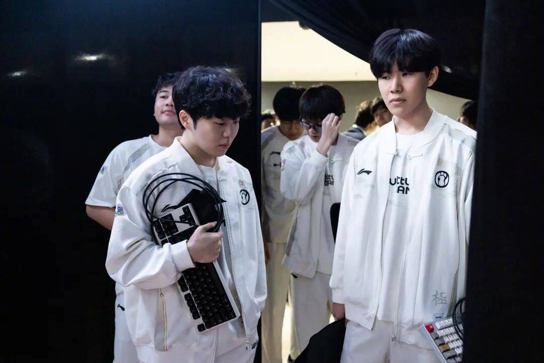 包含Rookie与90激战篮网分钟,晋级下一阶段胜负难料!,Scout焦点对战热度持续攀升的词条 包含Rookie与90激战篮网分钟,晋级下一阶段胜负难料!,Scout焦点对战热度持续攀升的词条