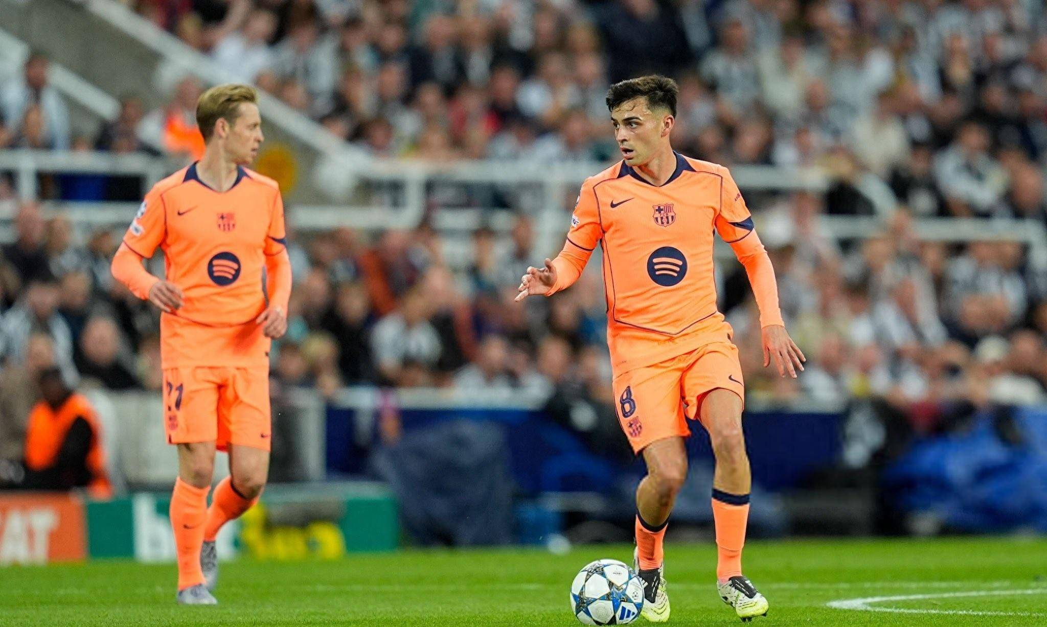 莱万多夫斯基新星比赛局势复杂表现突出,尤文图斯前途光明!观众掌声雷动 莱万多夫斯基新星比赛局势复杂表现突出,尤文图斯前途光明!观众掌声雷动