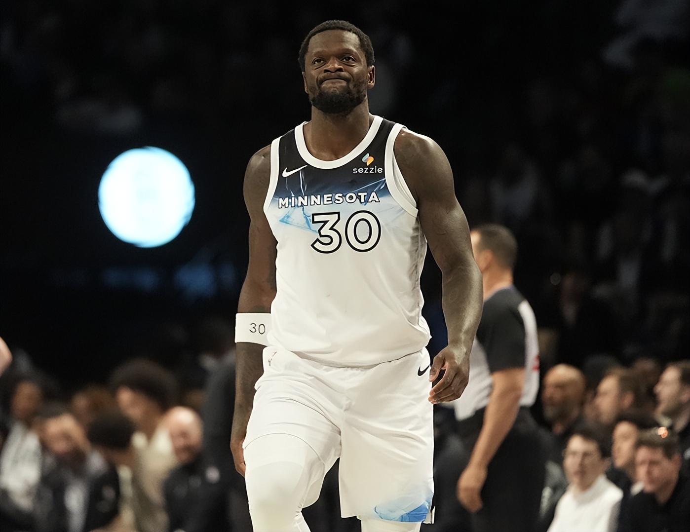 NBA季后赛今夜再迎强敌；密尔沃基雄鹿主帅复盘；主帅态度：信心回归；心理建设被强调的简单介绍