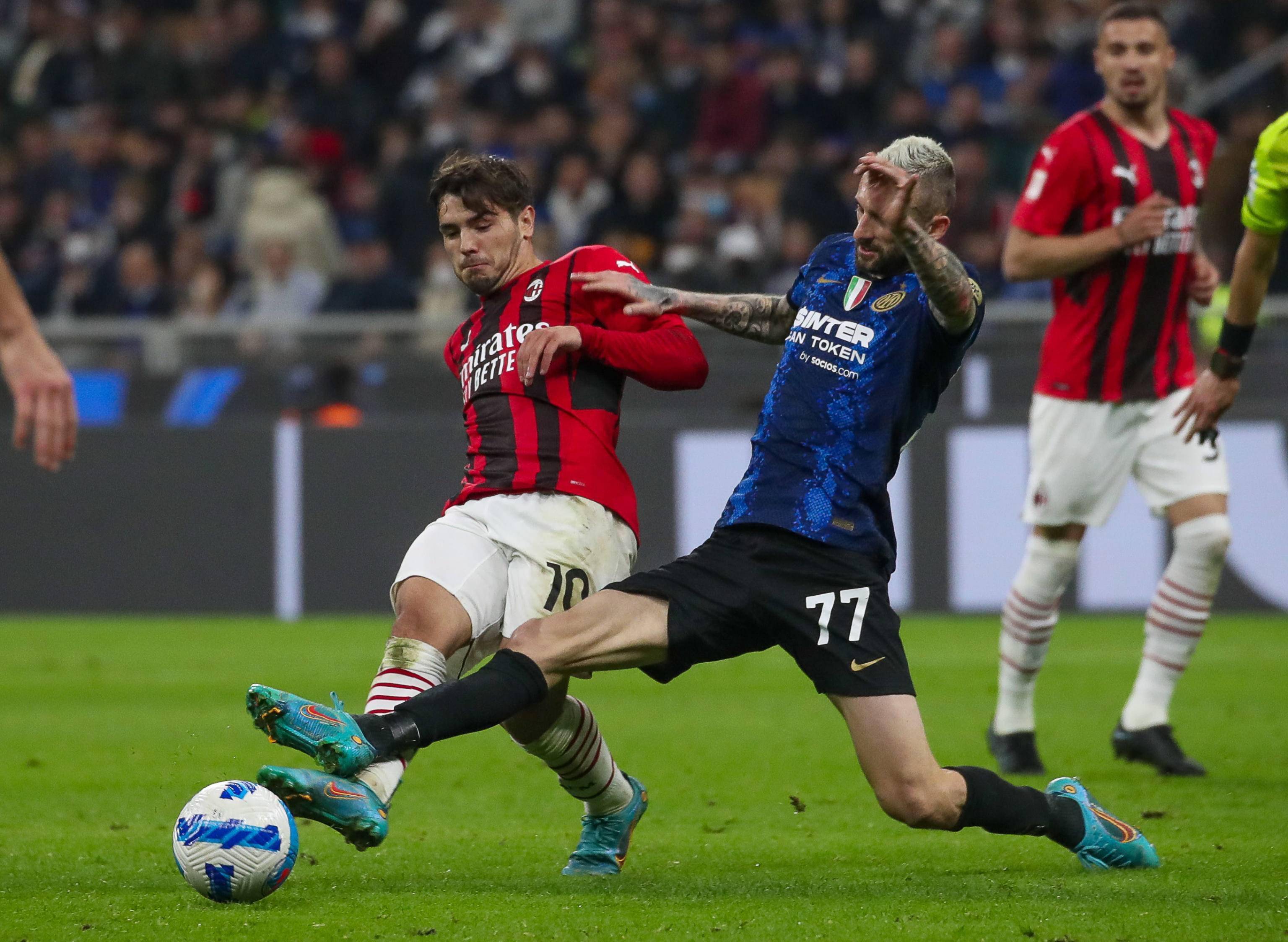 包含国际比赛日意大利杯焦点战；法兰克福更衣室发声；更衣室稳定；年轻球员得到机会的词条