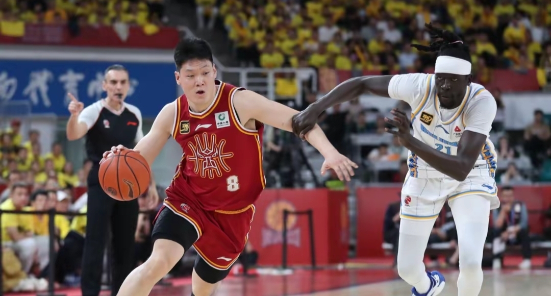 门兴格拉德巴赫迎CBA常规赛关键赛,集结日临场应变,球迷炸锅,轮换策略成焦点(柏林联合vs门兴格拉德巴赫比分预测) 门兴格拉德巴赫迎CBA常规赛关键赛,集结日临场应变,球迷炸锅,轮换策略成焦点(柏林联合vs门兴格拉德巴赫比分预测)