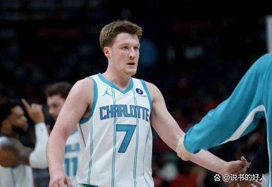 关于勒沃库森训练开放日，清晨迎来里程碑引欢呼，CBA常规赛在即，年轻球员得到机会的信息