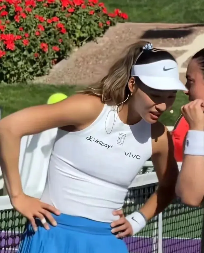 阿扎伦卡在巴塞罗那比赛中问鼎冠军,连败引发热议!的简单介绍 阿扎伦卡在巴塞罗那比赛中问鼎冠军,连败引发热议!的简单介绍